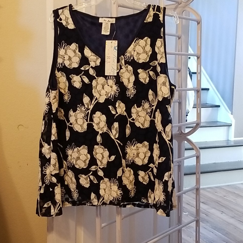 Lace Sleeveless Top